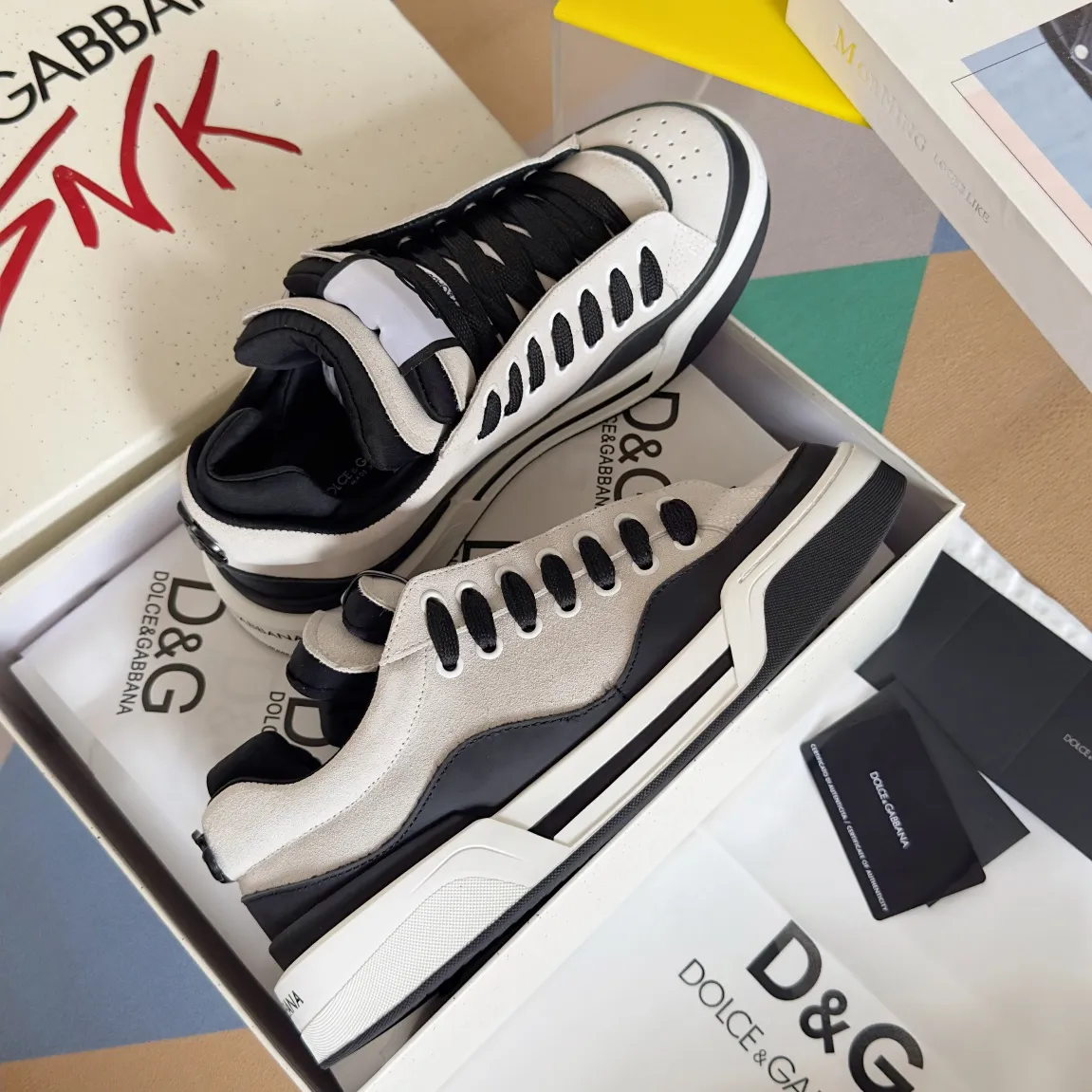 Factory price: 458💰D&G's latest Cushion series casual sports shoes, dad shoes, running shoes, original purchase and development, production, handmade, but always looking to the future. The new Cushion sneakers feature a two-tone suede upper accented by a mesh contrasting printed DG cross logo on the side. The lightweight, grippy rubber outsole adopts an innovative design to provide excellent performance, and the jacquard label adds timeless style. Exquisite packaging at the delivery counter🛍📦 ▪️ Fabric: Original custom-made first-layer cowhide ▪️ Lining: Original custom-made breathable towel lining ▪️ Sole: Original open-molded rubber material ▪️ Bottom thickness: 3.5CM ▪️ Size: Men's 38-45